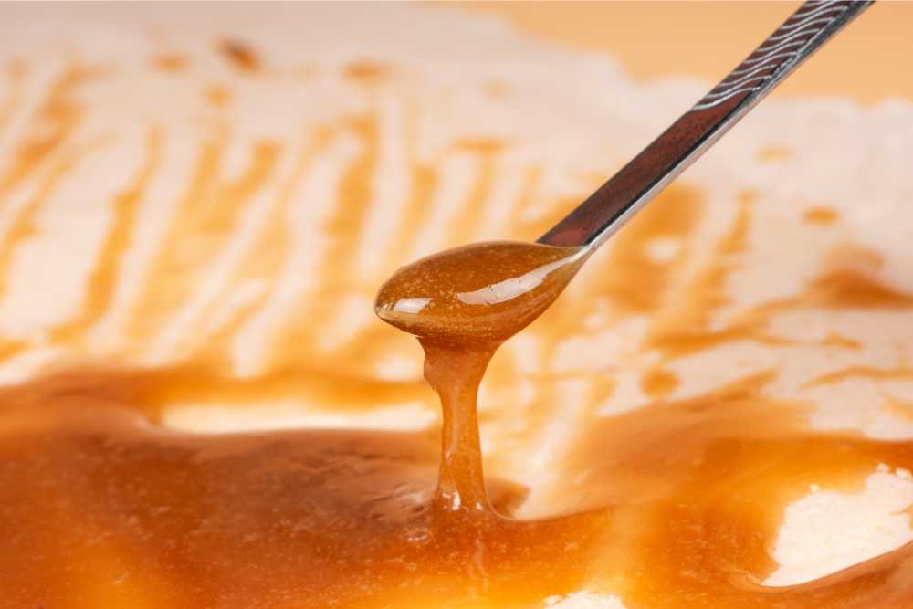 live resin scooped on a dab tool